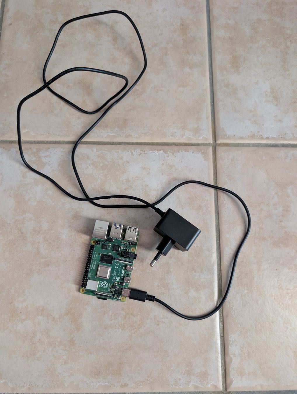 Raspberry Pi PC: Raspberry Pi 4 - 2GB – Usato da Wohlen AG venduto da GrillKing11