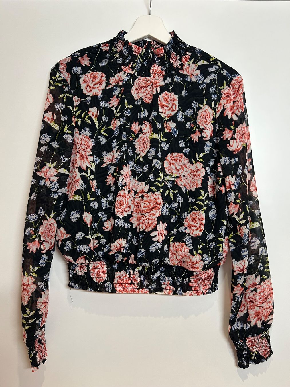 Chemisiers: Bluse mit Blumenmuster, Grösse S – D'occasion à Dietikon par mel_djf9 1