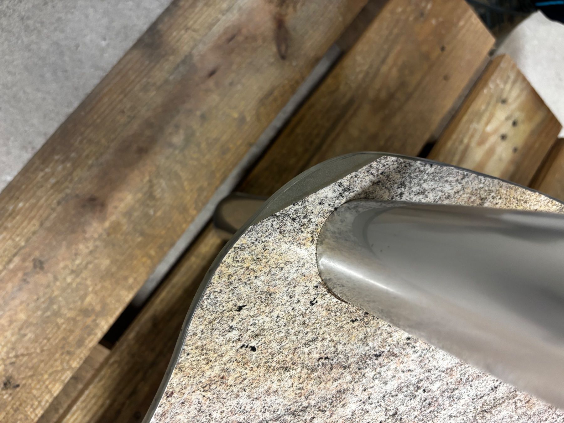 Tavoli: Couchtisch mit Glasplatte – Usato da Wettingen venduto da Wendemarket 2
