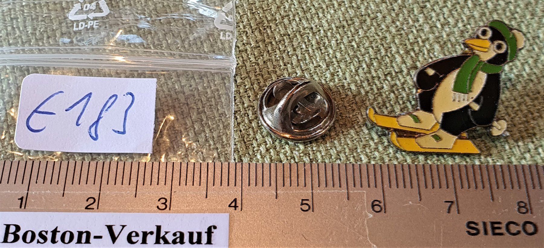 Placchette & Badge: E183 - Pin Pinguin auf Ski – Usato da Reinach BL venduto da Boston-Verkauf 2