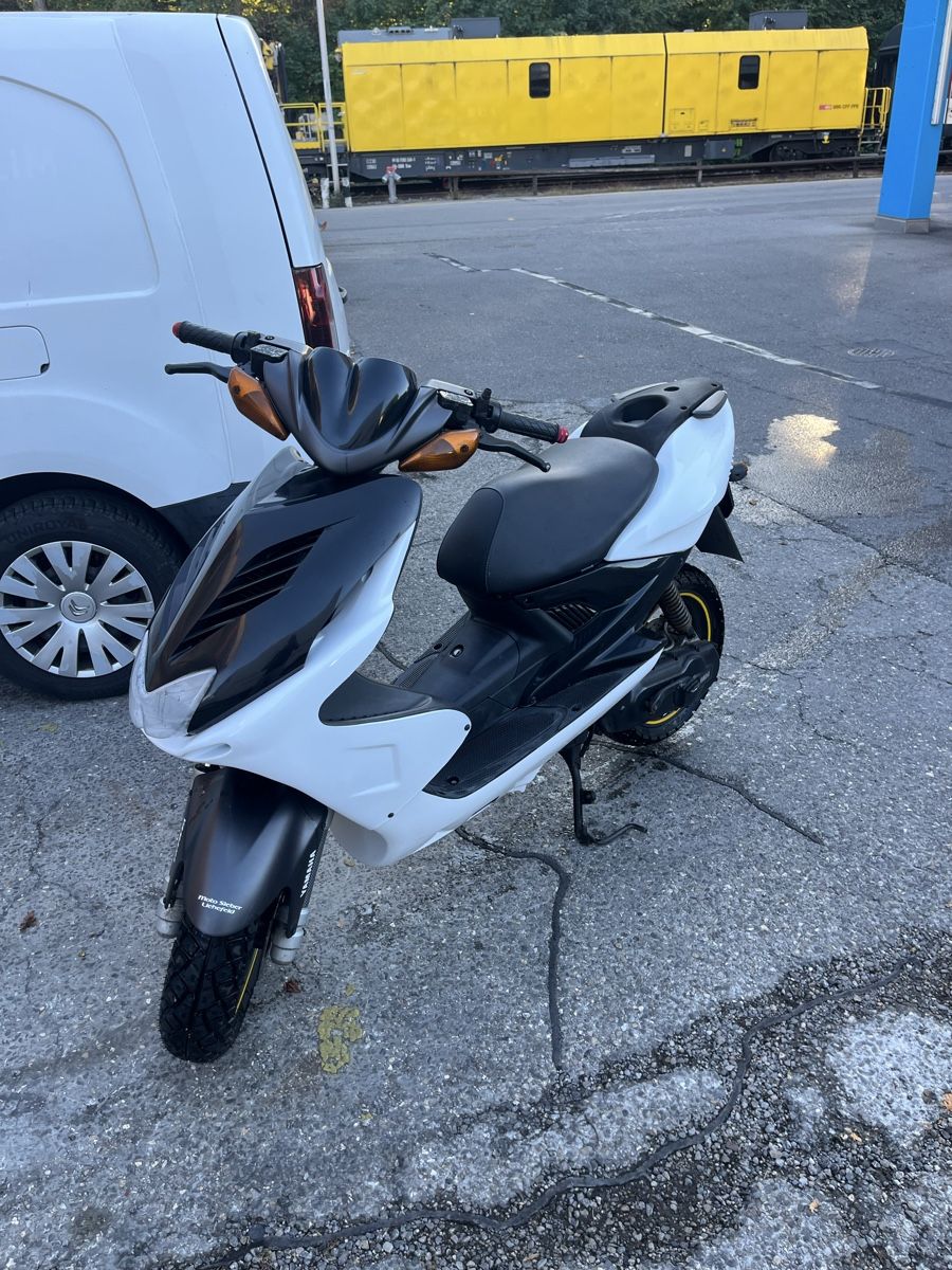 Yamaha Scooter: Yamaha YQ 50 Cc  – Difettoso da Biel/Bienne venduto da dhi_l89g 3