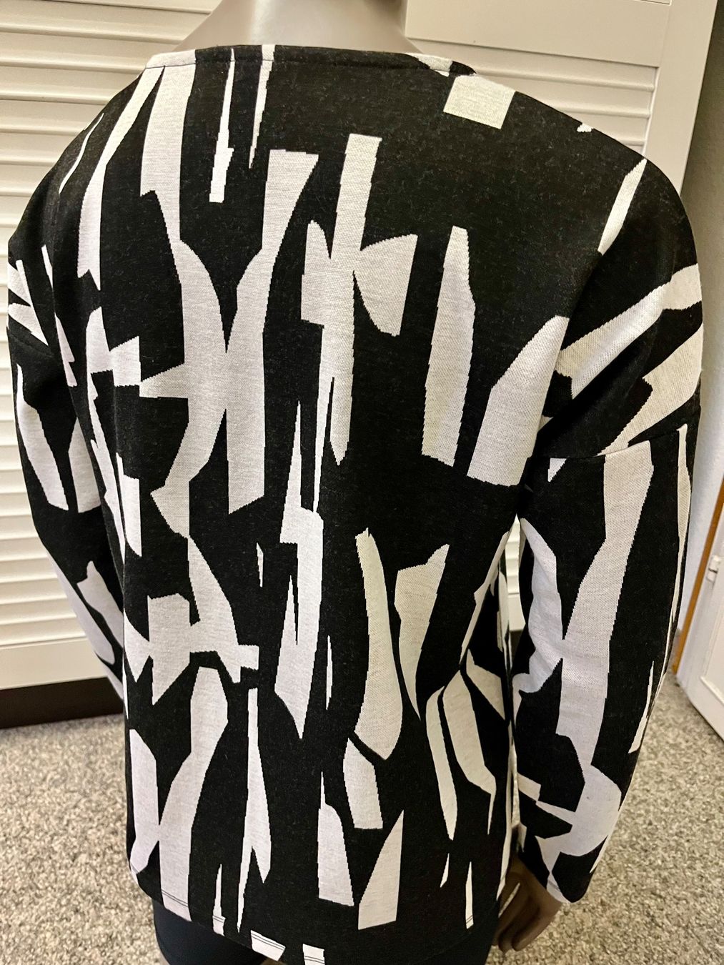 Maglioni & Felpe: Stylischer leichter Pullover/Shirt, gemustert, GrM/40-42 NEU – Nuovo (secondo la descrizione) da Adliswil venduto da eri.40 1