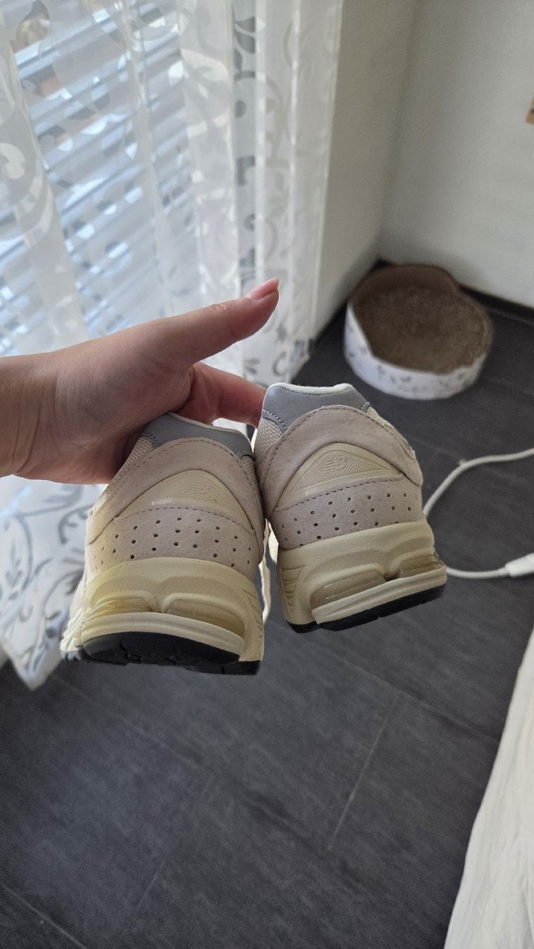 Damenschuhe: New Balance 2002 R beige – Neu (gemäss Beschreibung) aus Bülach von Deltaqy 1