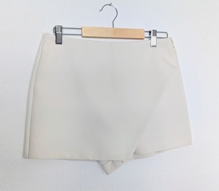 ZARA shorts cream - size M
