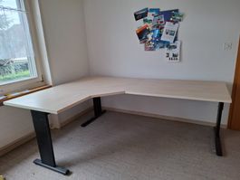 Eckschreibtisch