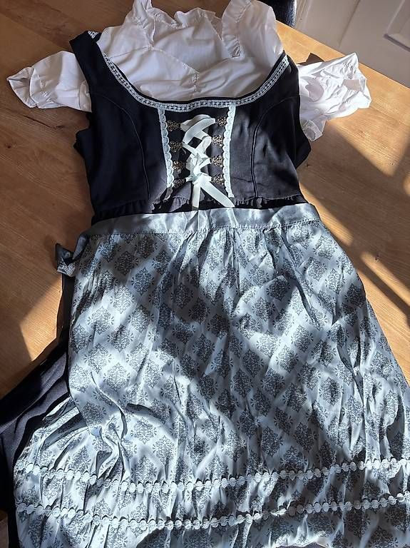 Robes: Blaues Dirndl mit Schürze L – Neuf avec emballage d'origine à Zürich par din_msy7 1