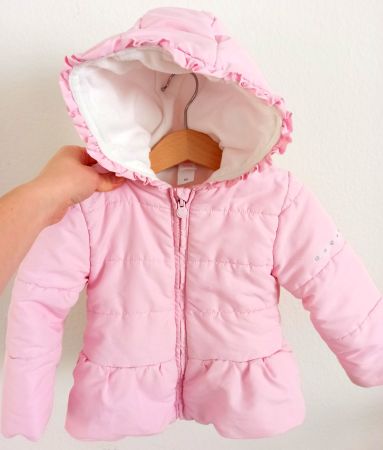 Schöne Jacke für ein Mädchen. Größe 86.