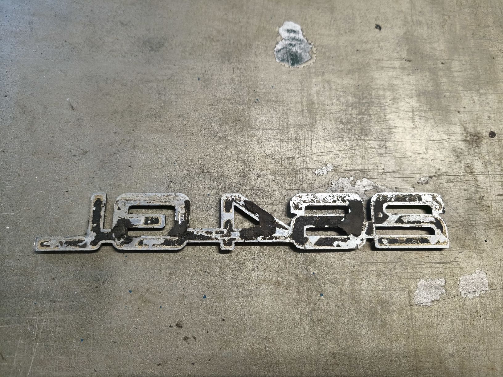 Volvo Tutti pezzi di ricambio auto: Volvo 264 GL Emblem – Usato da Ernetschwil venduto da Volvo0815 1
