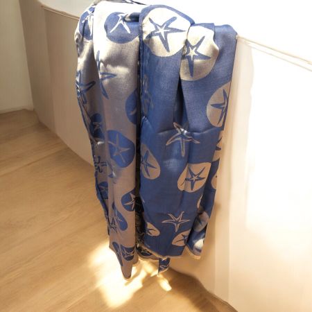 Schal, blau und grau mit Sternen, neu, 170 x 65 cm gross
