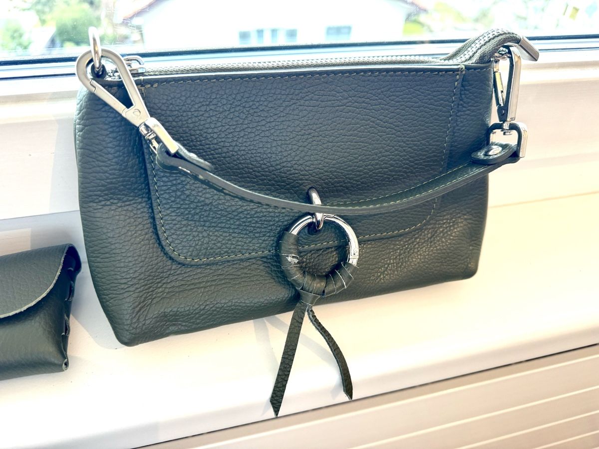 Taschen für Damen: Umhängtasche mit Brillenetui Leder Neu – Neu und originalverpackt aus Kloten von Rtx2