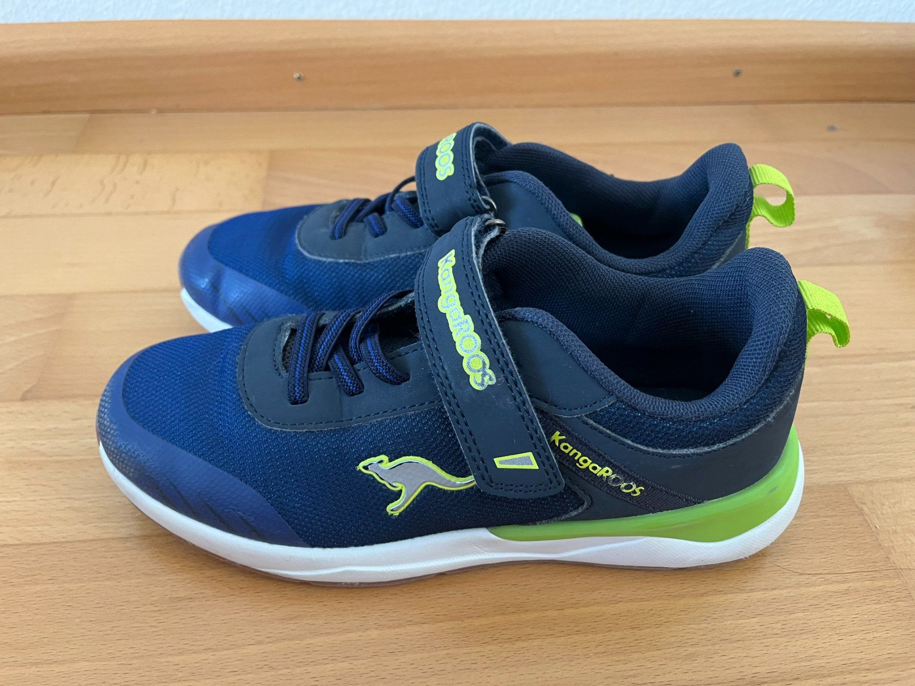 Chaussures garçon: KangaROOS Hallenschuhe Jungen Grösse 35 – D'occasion à Muttenz par Juvenile33 2