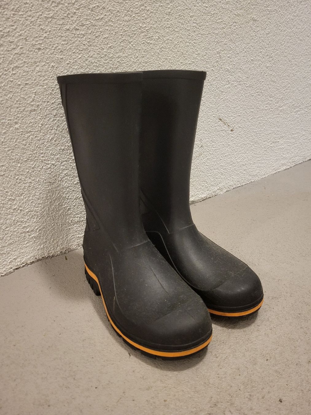Schuhe für Jungen: Gummistiefel Grösse 33 – Gebraucht aus Affoltern am Albis von Avogadra