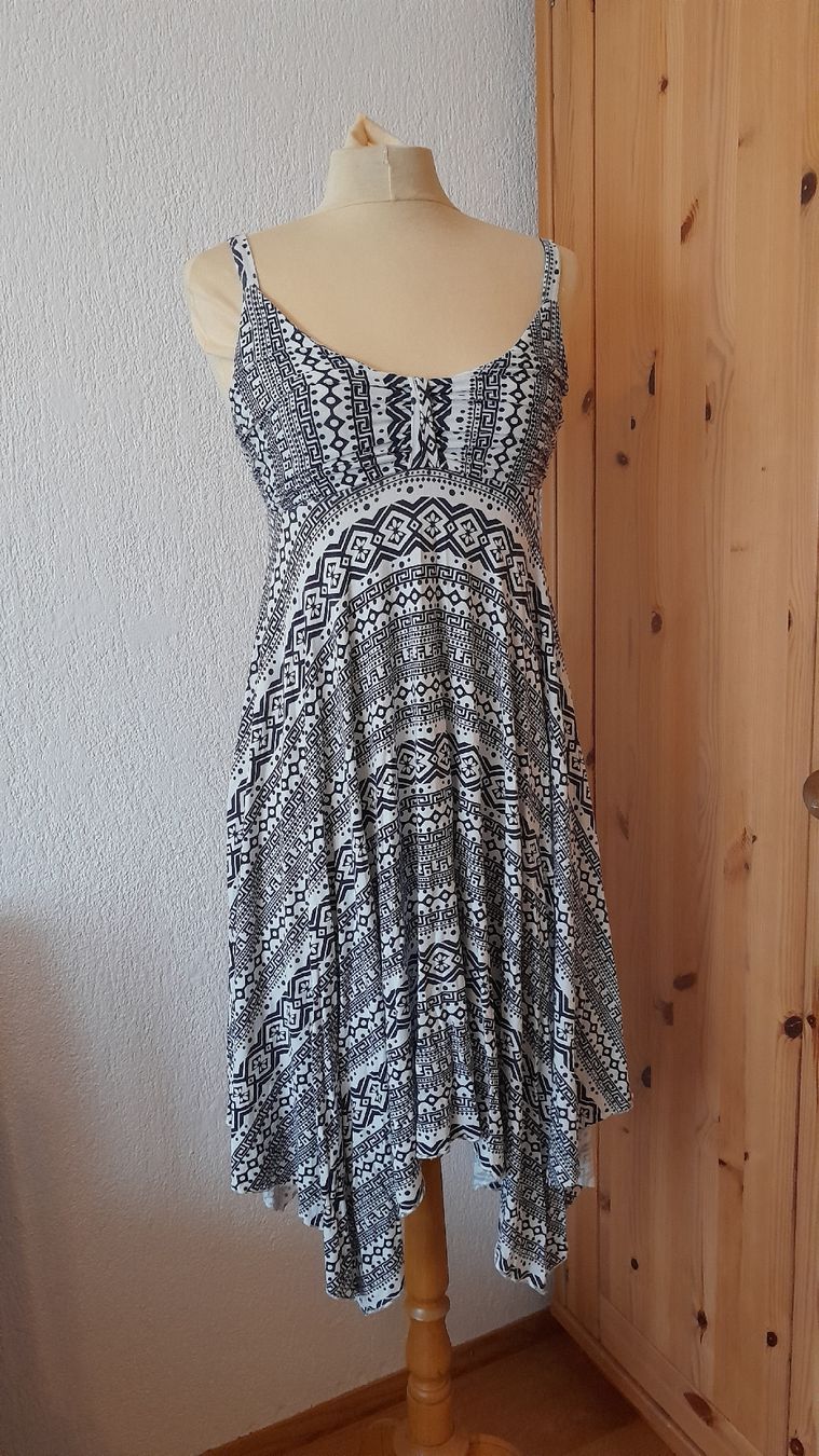 Kleider: Sommerkleid auch als Rock tragbar – Gebraucht aus Innerthal von System_of_a_down