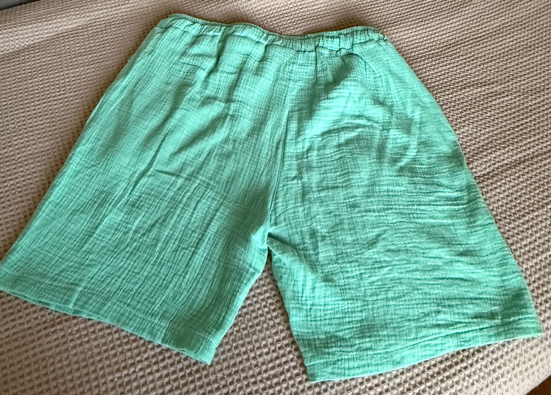 Pantalons: Neue kurze Hose Gr XL – D'occasion à Altishofen par UrsulaP0102 1