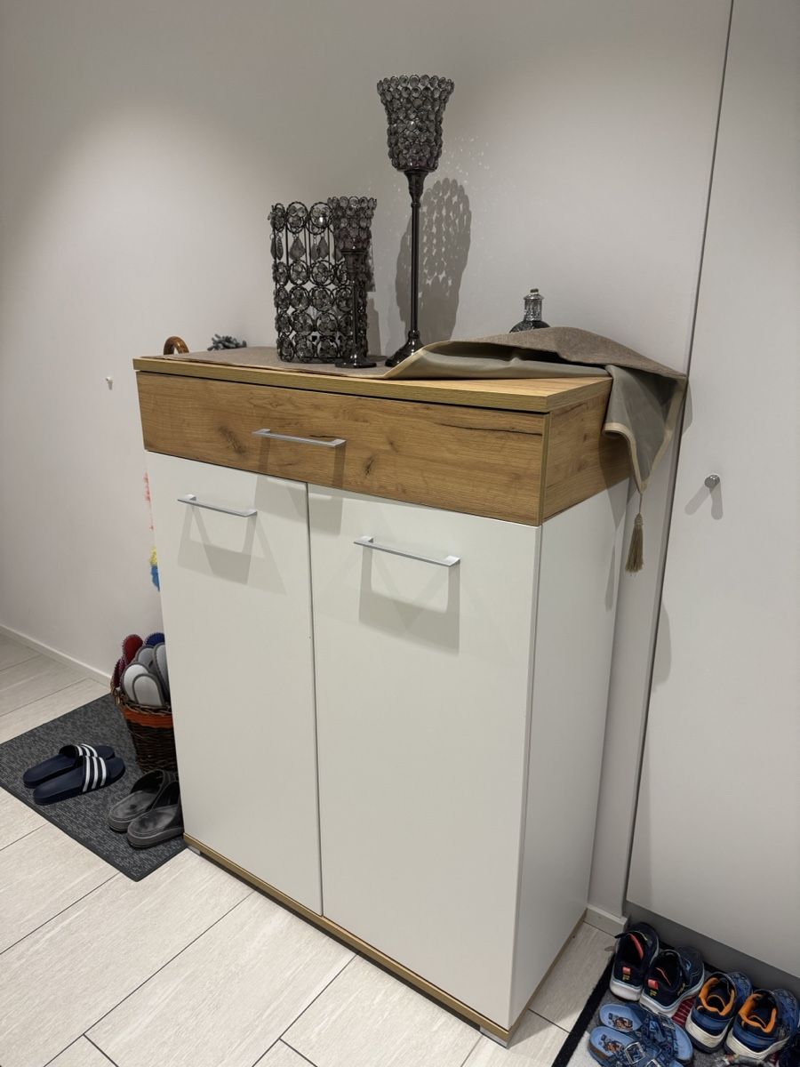 Schränke: Schuhschrank, weiss/Holz – Gebraucht aus Bülach von _milziv