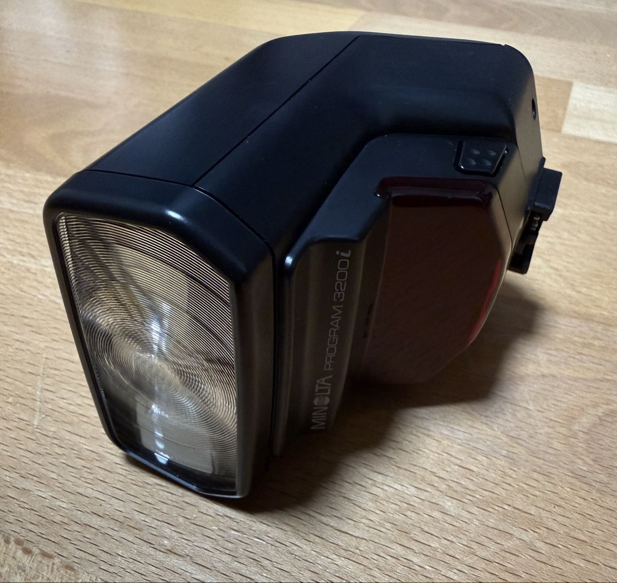 Minolta Flash: Minolta Program 3200i Blitzgerät – Usato da Horn venduto da meloenel 1