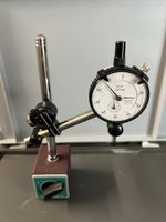 Magnetstativ mit Messuhr