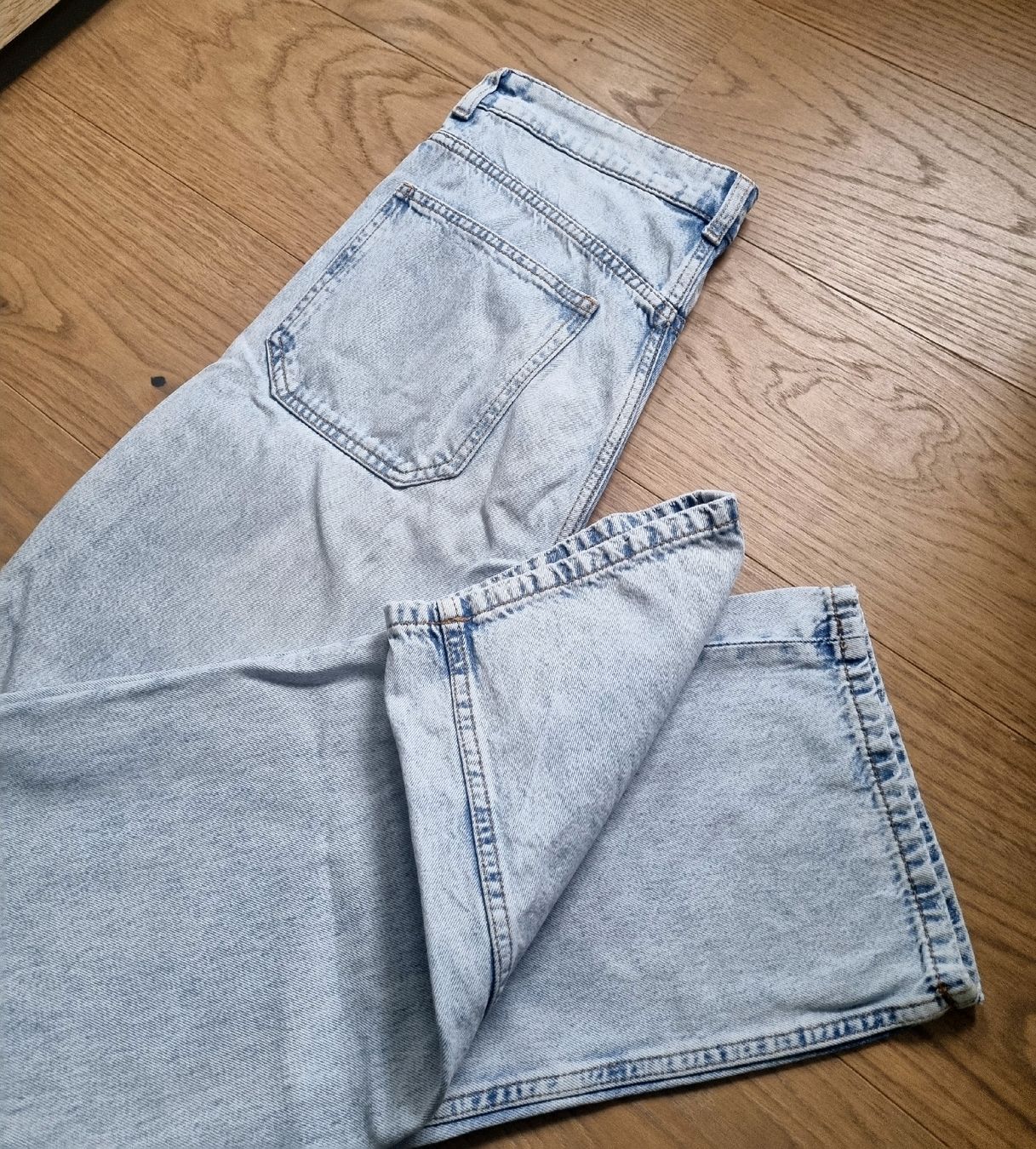 H&M Jeans: Hellblaue baggy Jeans – Usato da Diessenhofen venduto da aur_099 3