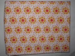 Baumwollstoff weiss mit gelb/roten Blüten