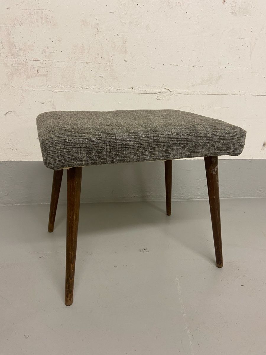 Sgabelli: Original Mid-Century Hocker /Tütenbeine – Usato da Zürich venduto da Unique2400