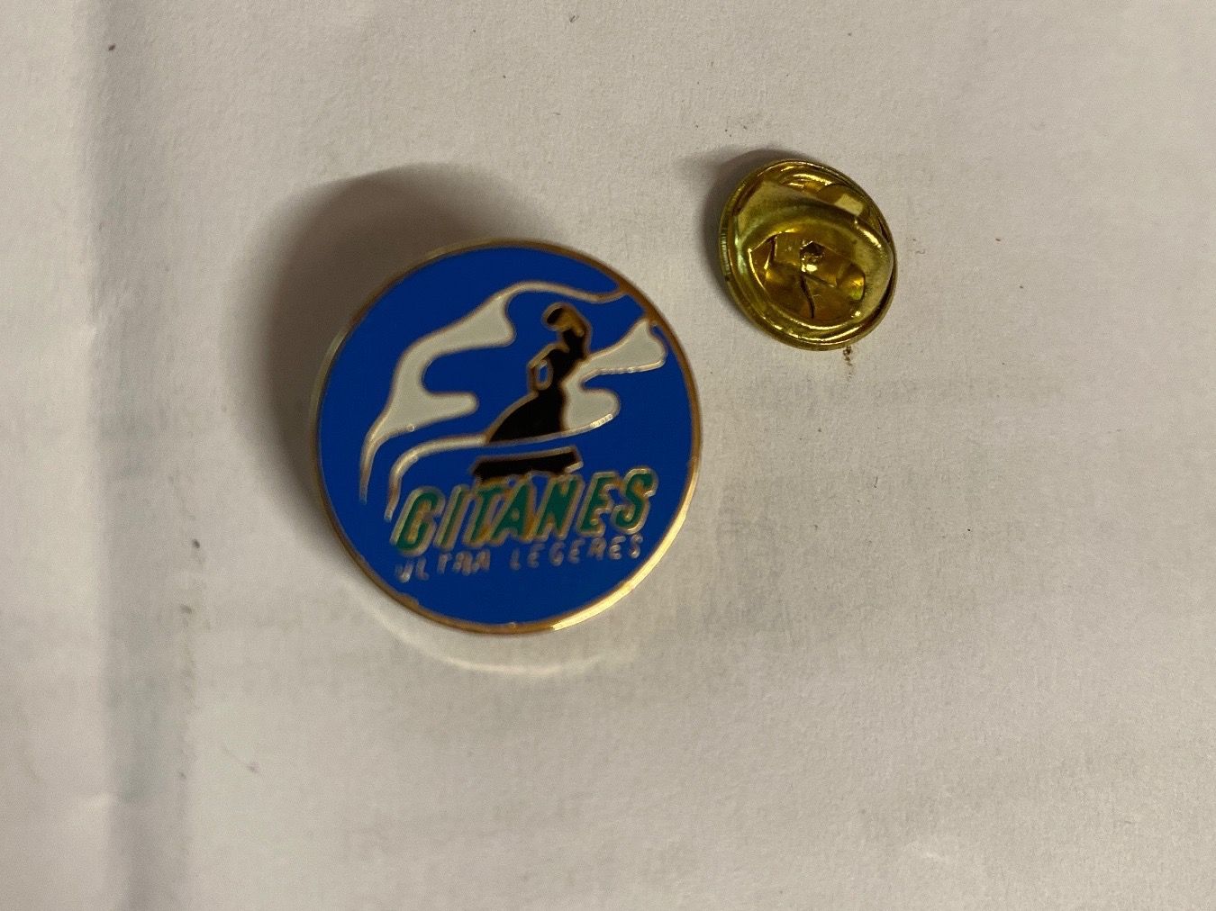 Placchette & Badge: Pin's - Gitanes Ultra Légères - Collectionneur – Usato da Le Brassus venduto da cinema13 1