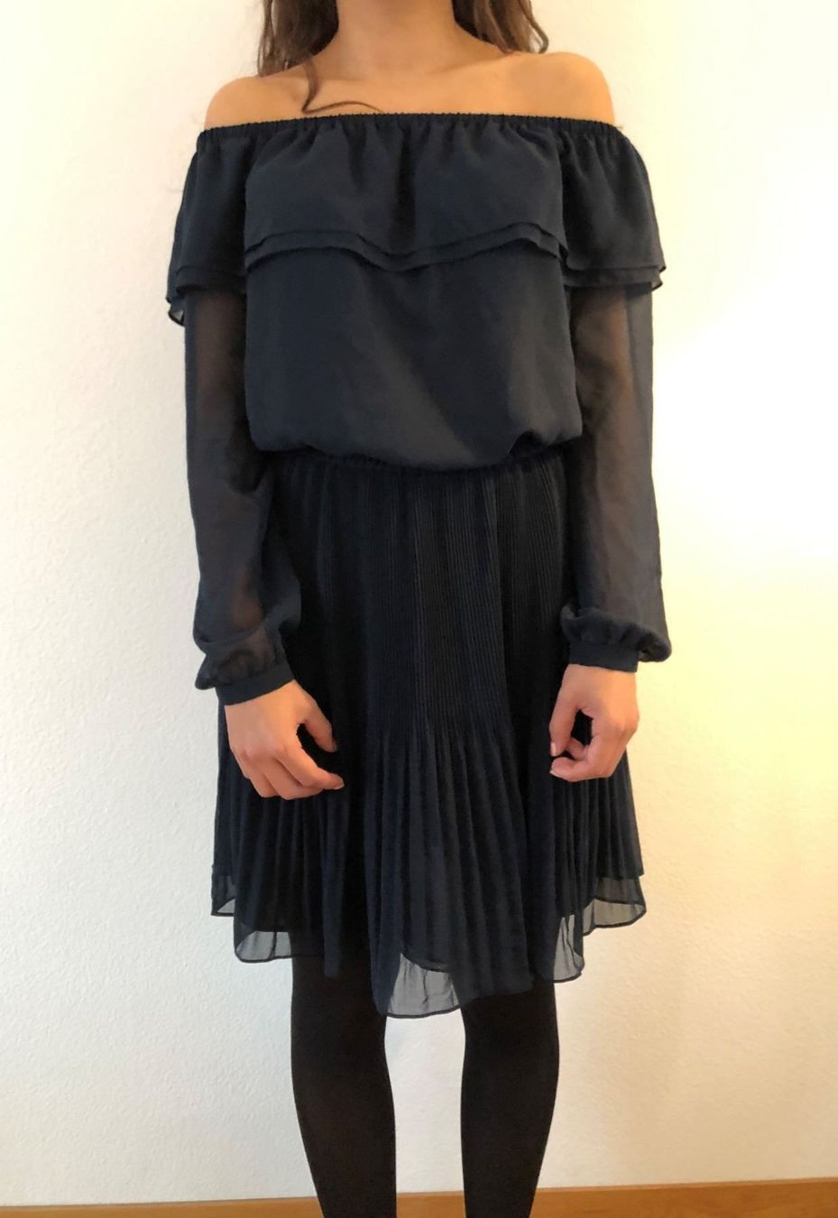 Robes: MICHAEL KORS Chiffron Volant Kleid – Neuf (Voir description) à Zürich par kristina_korotysh