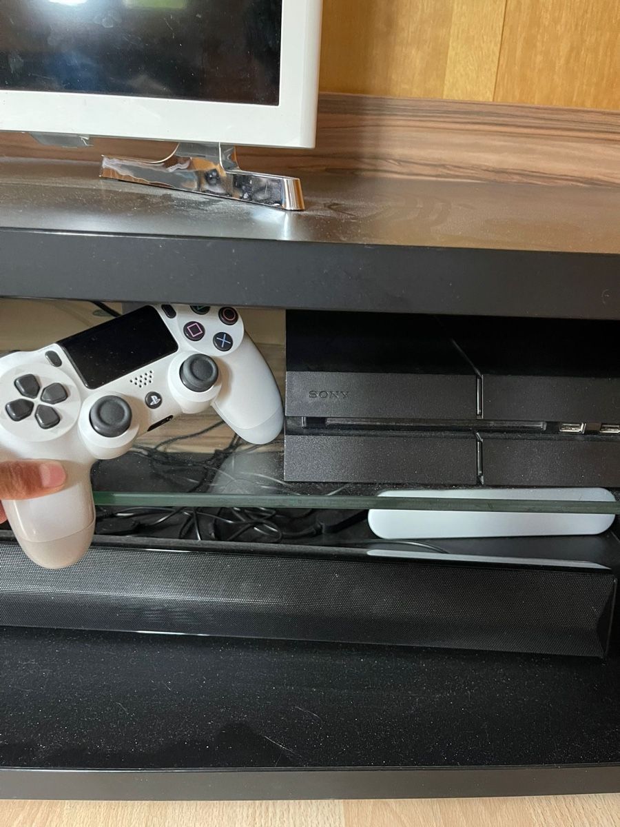 Sony Console: Ps.4 mit zubehör – Usato da Trun venduto da zel_sqk8