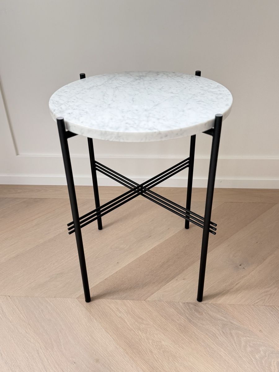 Tavoli: GUBI TS Side Table Beistelltisch, Marmor, 40cm – Usato da Rohrbach venduto da WhiteCornus
