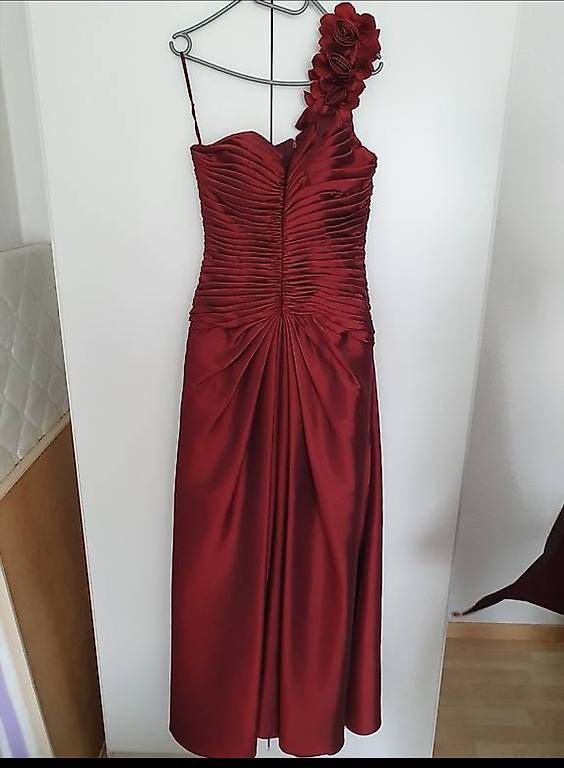 Robes: Kleid bordeaux ca. Gr. 34/36 – D'occasion à Ruswil par Jive01 1
