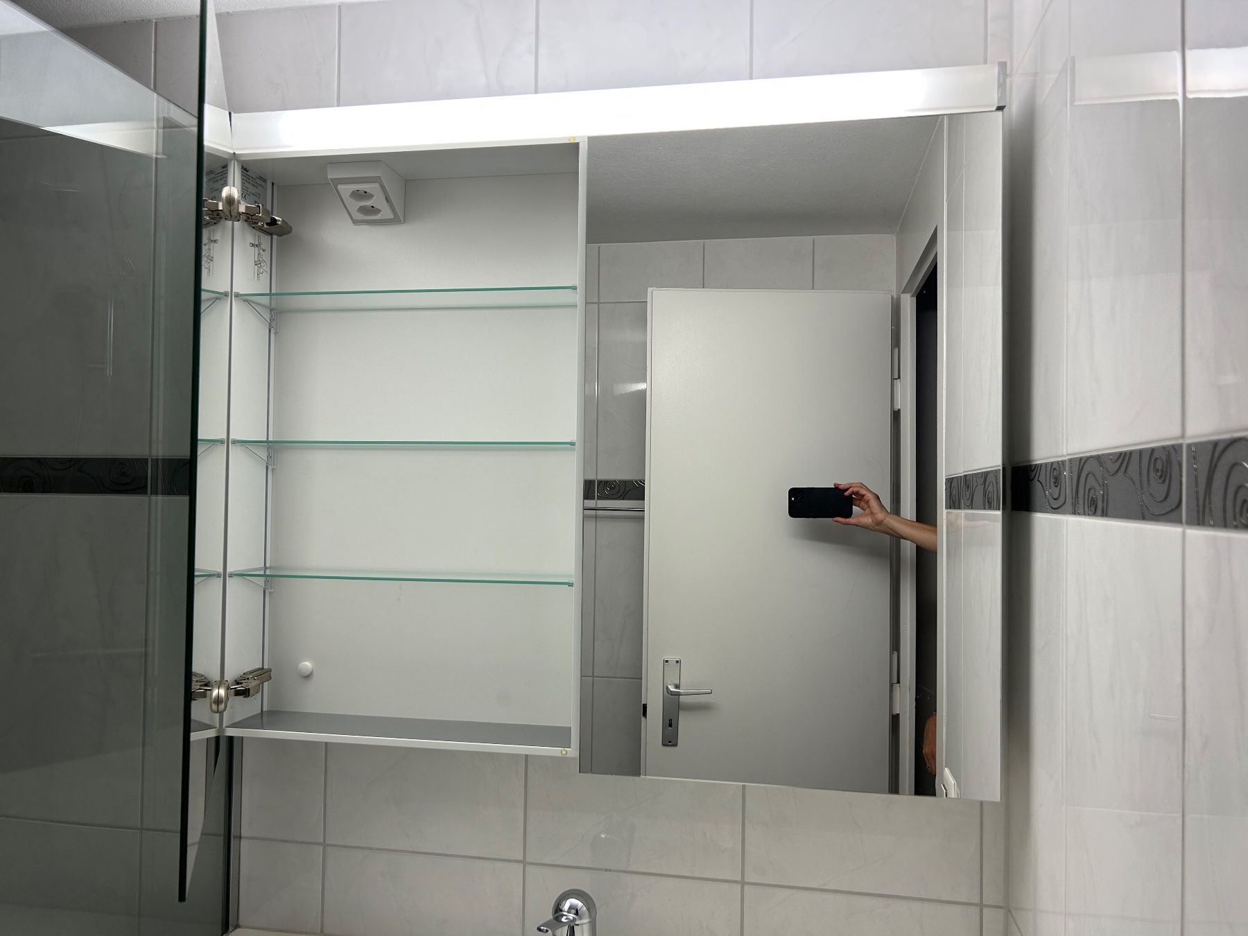 Armoires miroirs: Spiegelschrank Badezimmer – D'occasion à Bolligen par Mfeuz 1