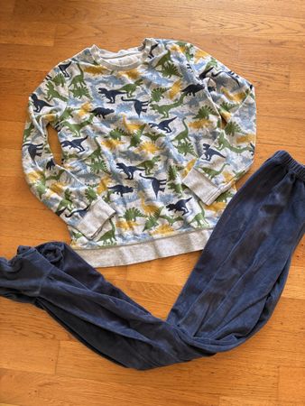 Schönes warmes Pyjama Gr. 146/152