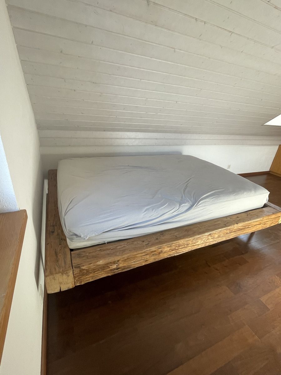 Articoli in legno: Bett, Massivholz, Altholz – Usato da Tagelswangen venduto da Hendrixfloyd 3