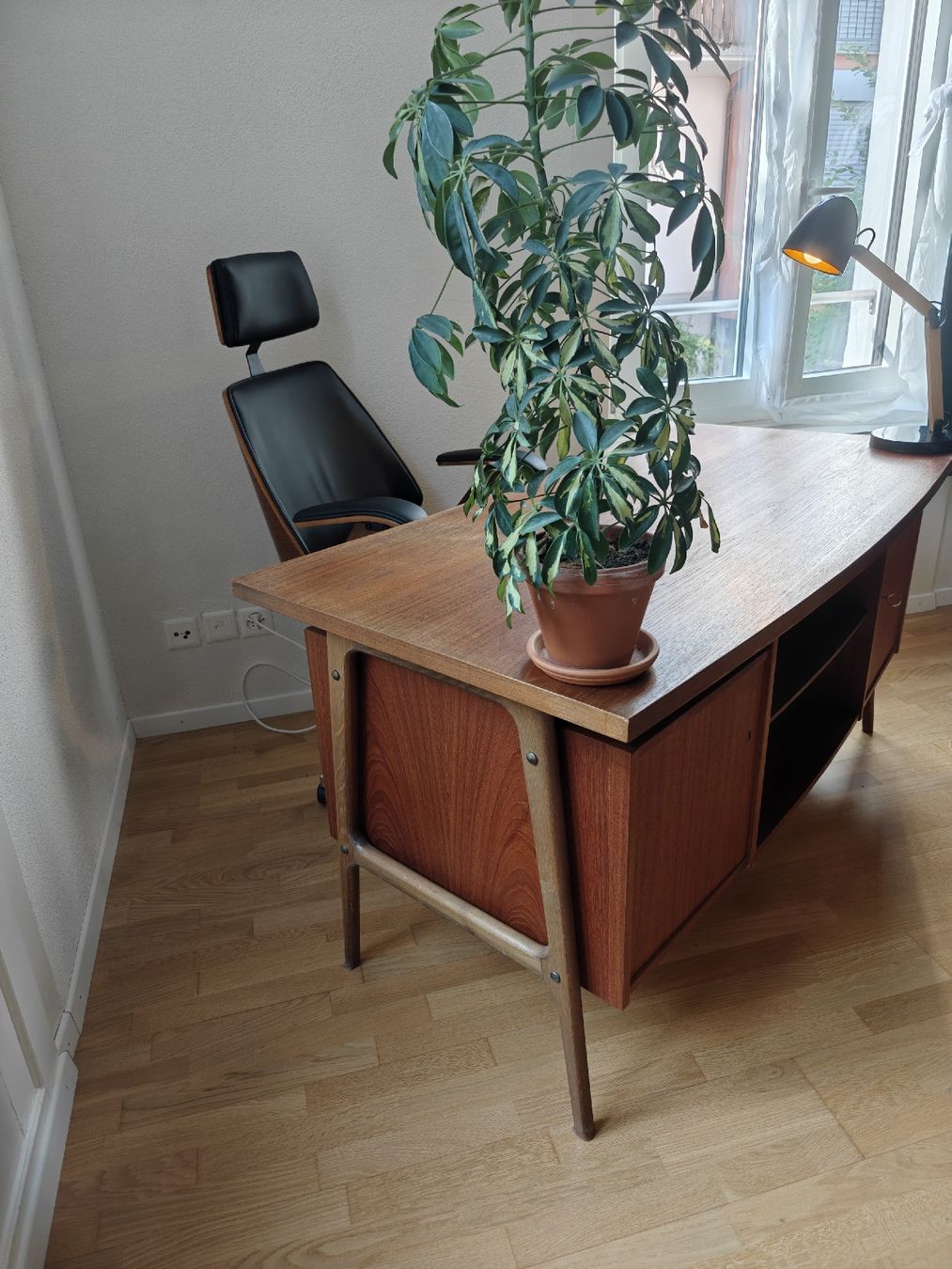 Schreibtische: German-Made Teak Desk – Gebraucht aus Zürich von Maa_b2bx 1
