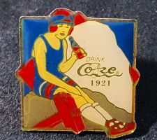 BB709 - Pin Coca Cola Coke 1921 Girl