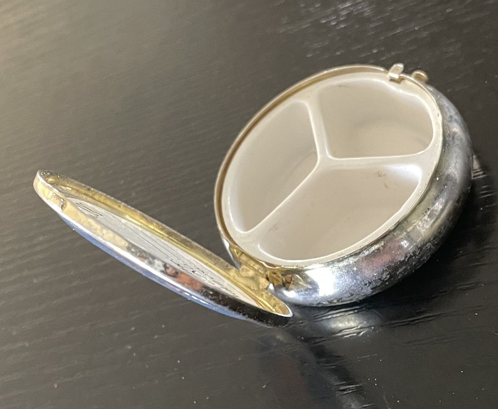 Recipients et similaires: Fleur de Lys Blechdose Dose Behälter Pillendose Springdeckel – D'occasion à Oftringen par allesmeins 8