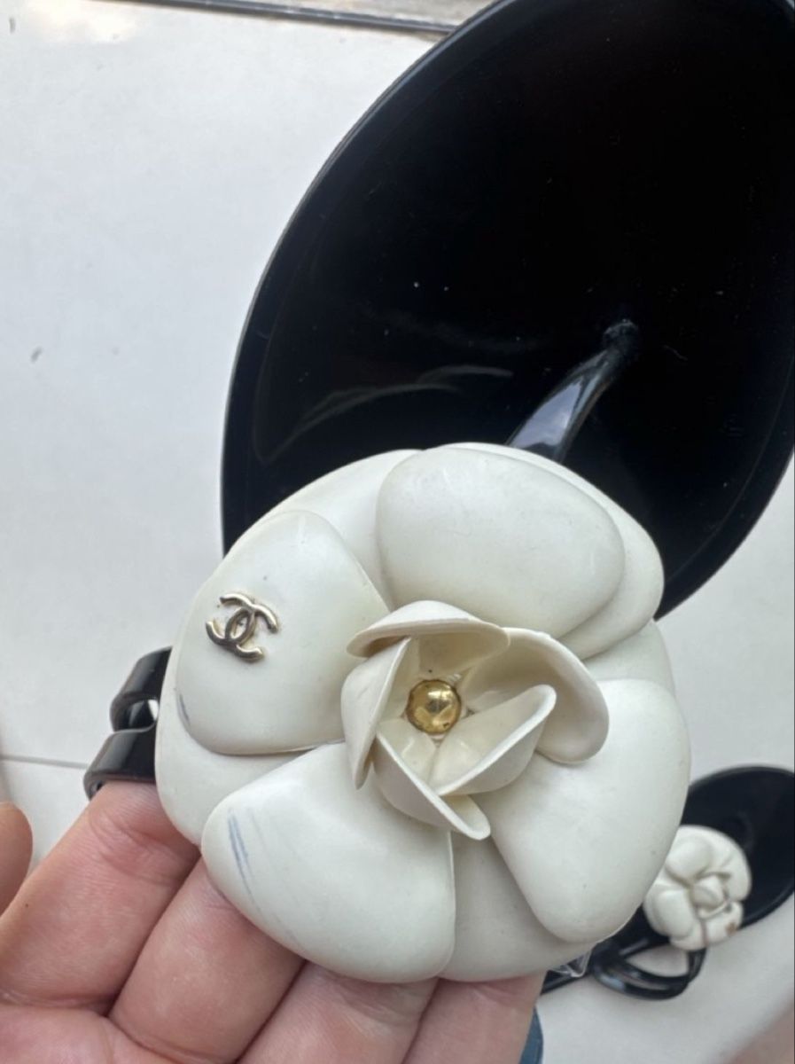 Chanel Scarpe da donna: Chanel Flip Flops Camelia Black Size 38 – Usato da Au ZH venduto da gad_r9b6 2