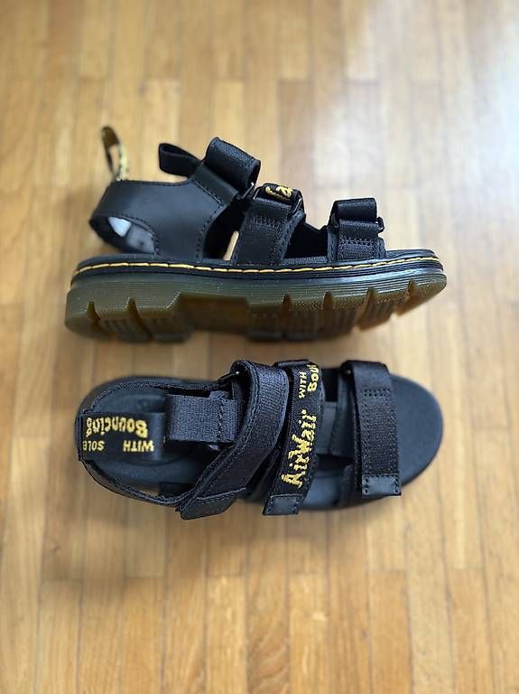 Scarpe per ragazzi: NEU! Dr. Martins Kindersandalen  – Usato da Schlieren venduto da var_dms8