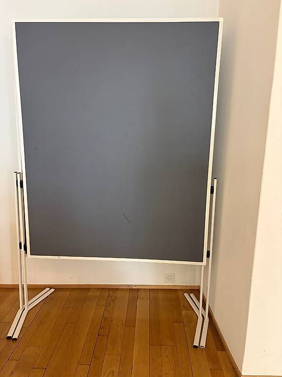 Wandtafeln: 4 Moderationswände + Flipchart, Workshop-Ausstattung – Gebraucht aus Basel von bruhnpartner