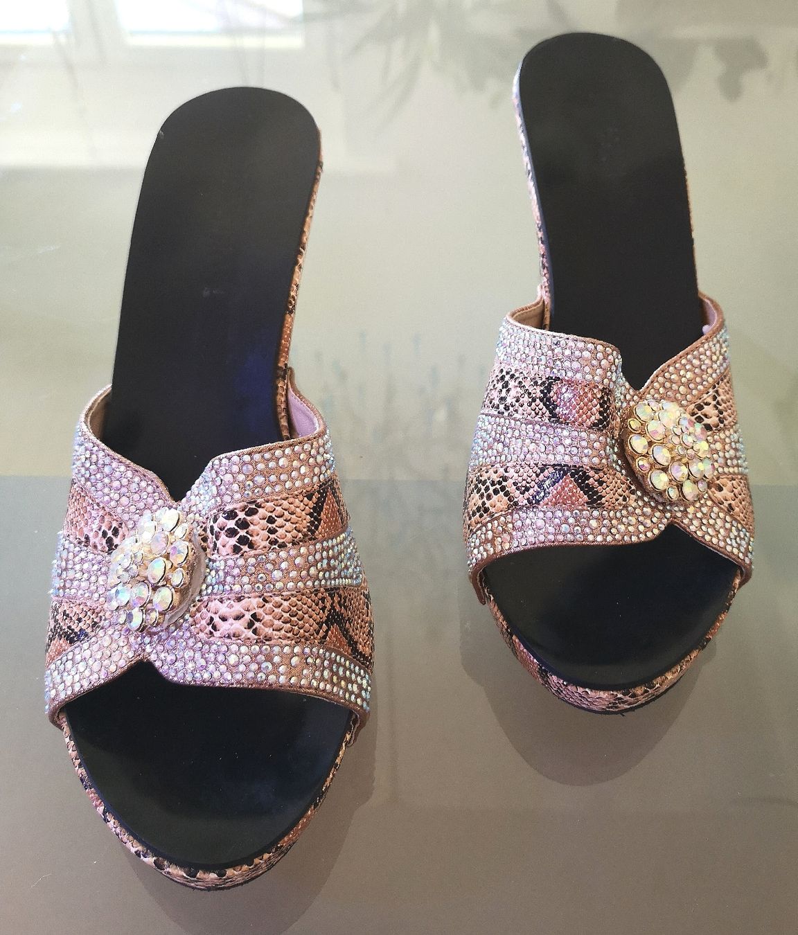 Scarpe da donna: modische Sommerschuhe Gr. 40 - Spendenaktion – Nuovo (secondo la descrizione) da Unterkulm venduto da Beljasch 2