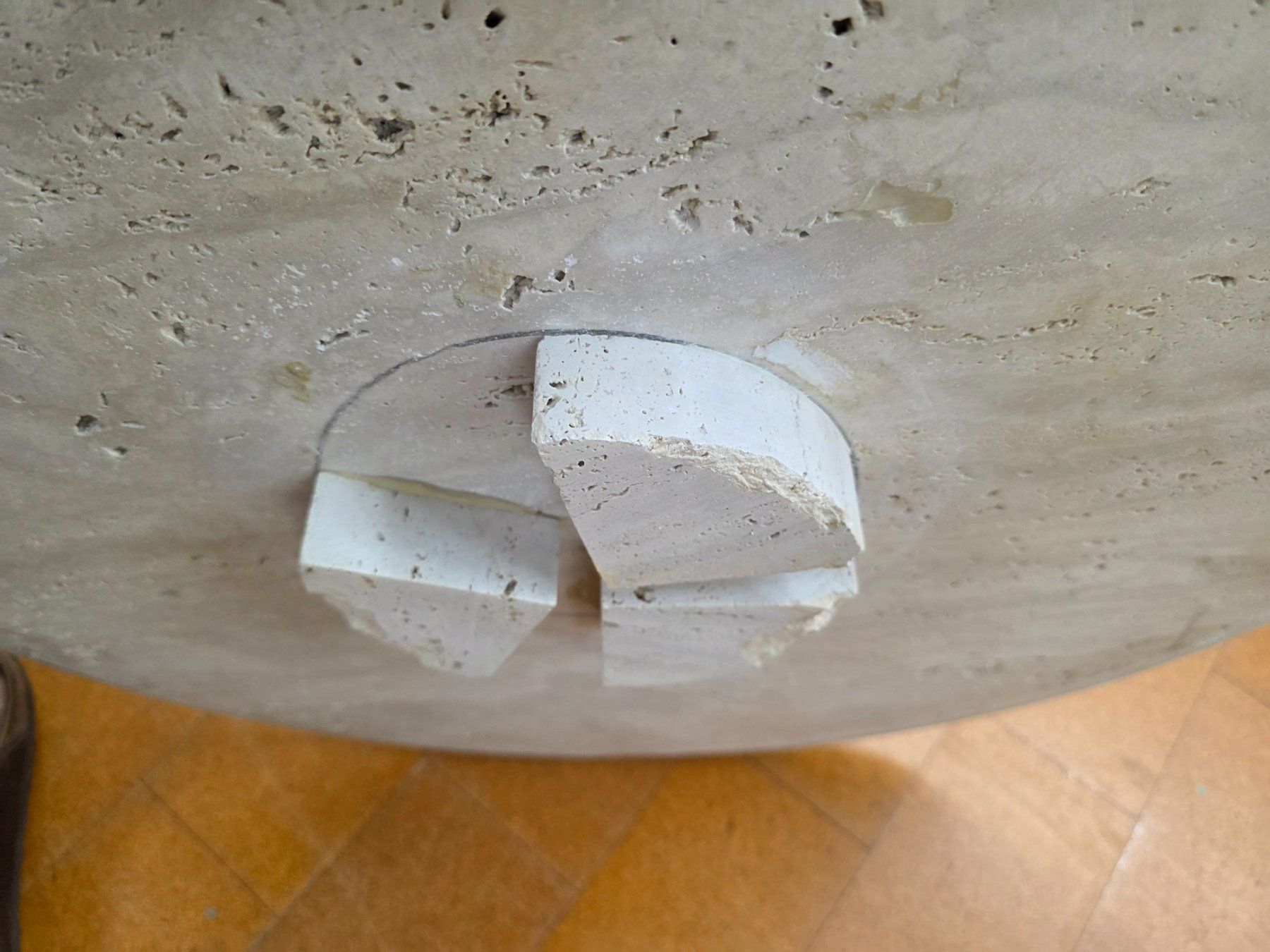 Tables: Designer Couchtisch aus Travertin – D'occasion à Lichtensteig par UsedINStore 6