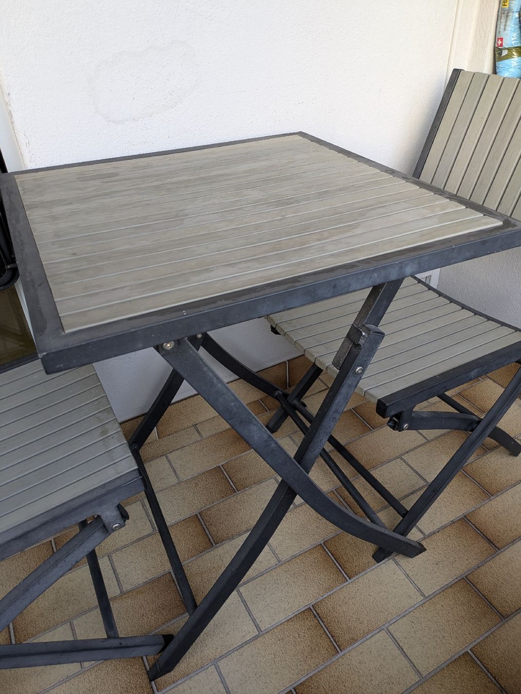 Set di tavolo e panche: Klapptisch mit zwei Stühlen – Usato da Bern venduto da Leali_71 1