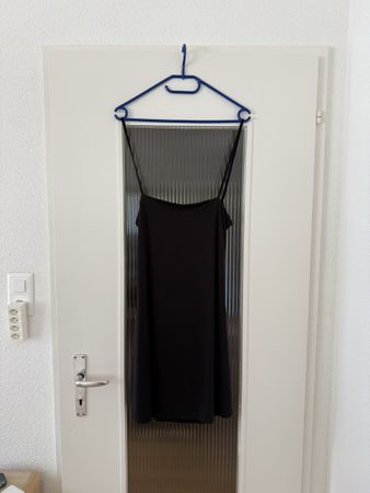 Bershka Kleid schwarz Grösse L neuwertig