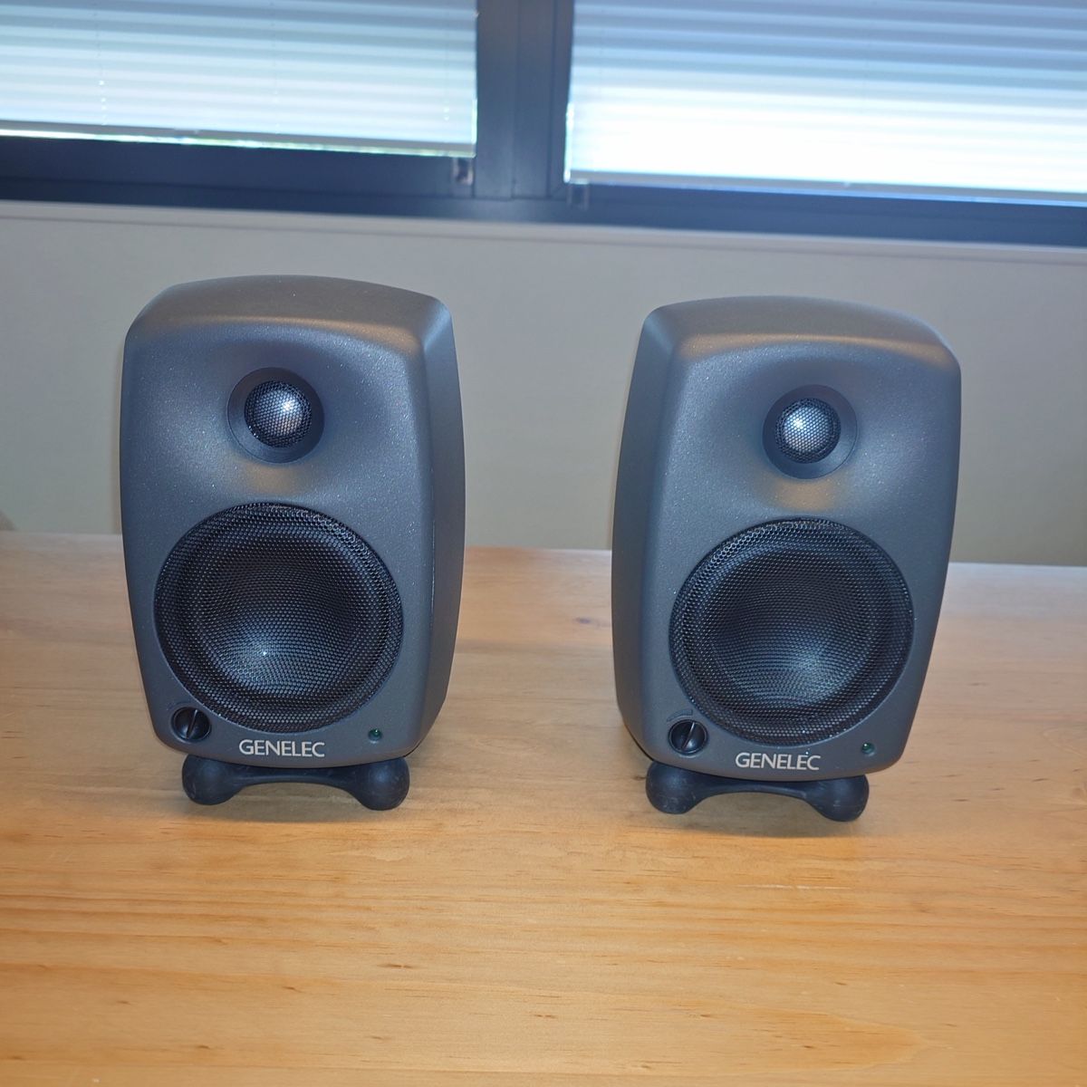 Genelec Lautsprecher: Genelec 8020A Studio Lautsprecher (2er Set) – Gebraucht aus Sissach von Subnoize