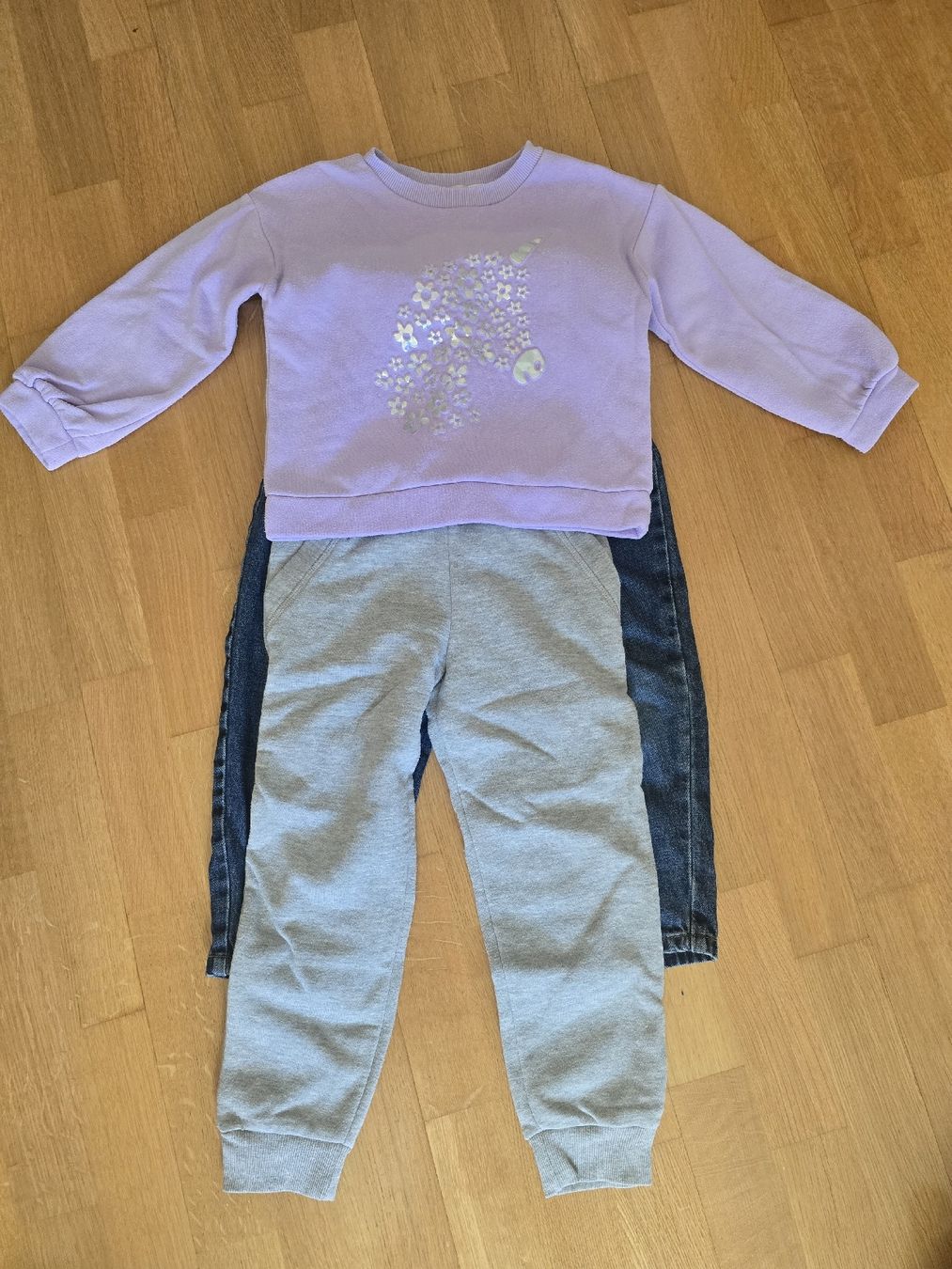 Ensembles coordonnés: Mädchen Set Pullover & Jeans Primark Grösse 116 – D'occasion à Reinach BL par snezhana