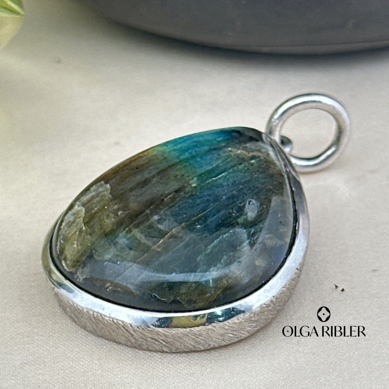 Olga Ribler Ciondoli: Sterling Silber Anhänger mit Labradorite – Nuovo (secondo la descrizione) da Luzern venduto da byolgaribleroutlet 5
