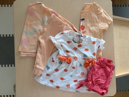 Lot vêtements bébé fille motifs vitaminés, t.74, bon éta