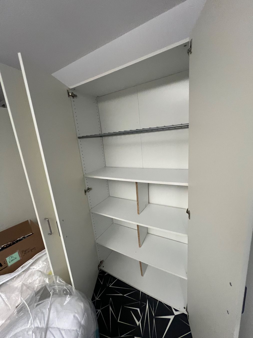Armadi: Schrank mit Doppeltür – Usato da Boningen venduto da LAZ 4