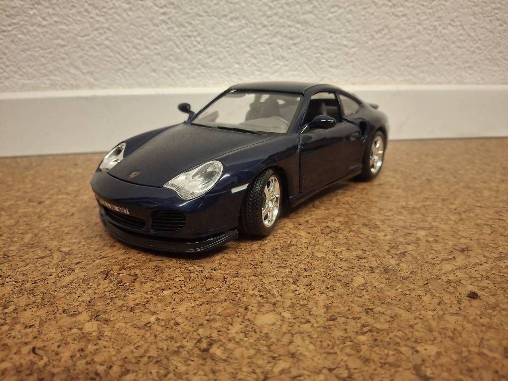 Modellini d'auto: Modellautos 1:18 – Usato da Therwil venduto da Johndo01 3