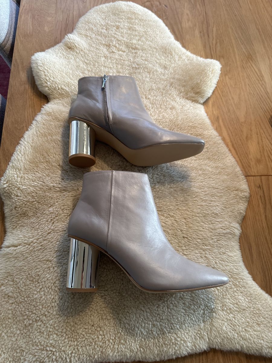 Zara Scarpe da donna: Stiefeletten Zara Gr.40 grau beige – Nuovo (secondo la descrizione) da Dorf venduto da marfikgnidka