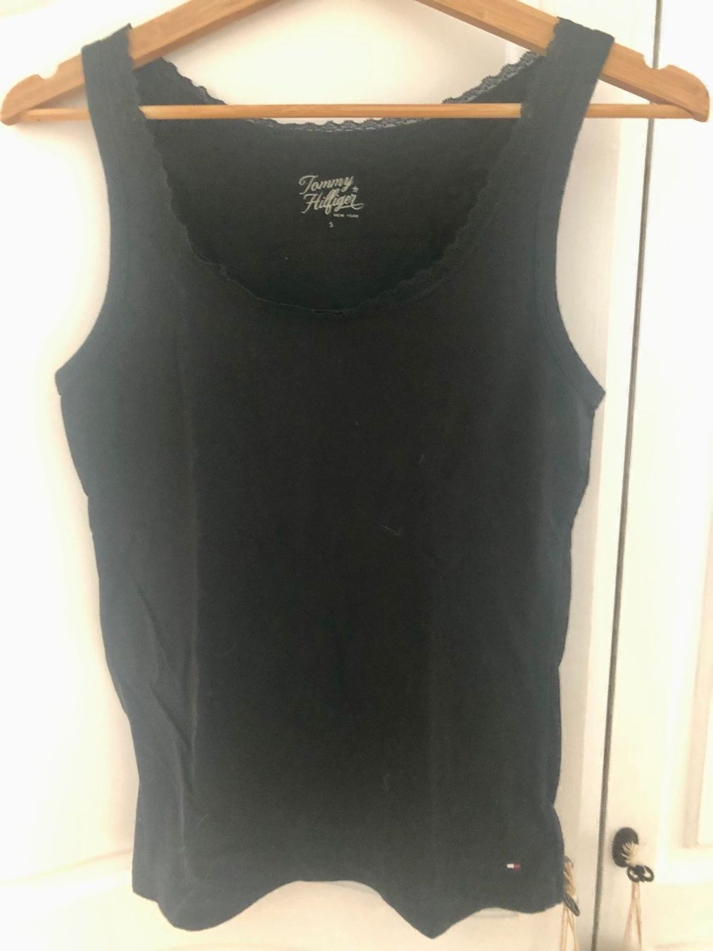 Tommy Hilfiger Tops: Hilfiger Tops s schwarz+blau – Neuf (Voir description) à Pfaffhausen par Klaras_second_hand 2